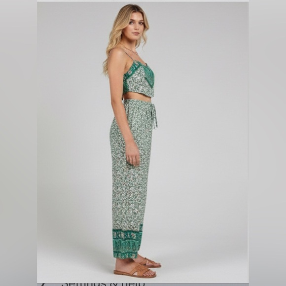 Floral Print Cami Top & Wide Leg Pants - Picture 3 of 12